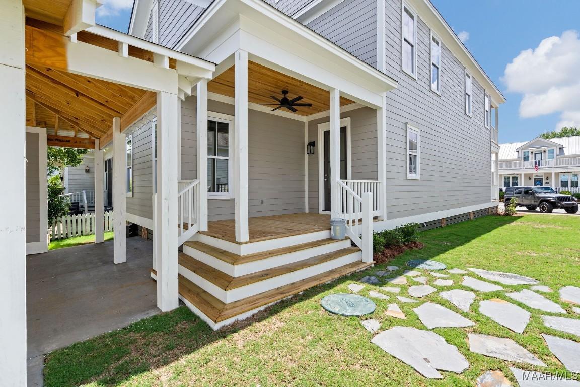 Image 3: Flagstone patio in sideyard