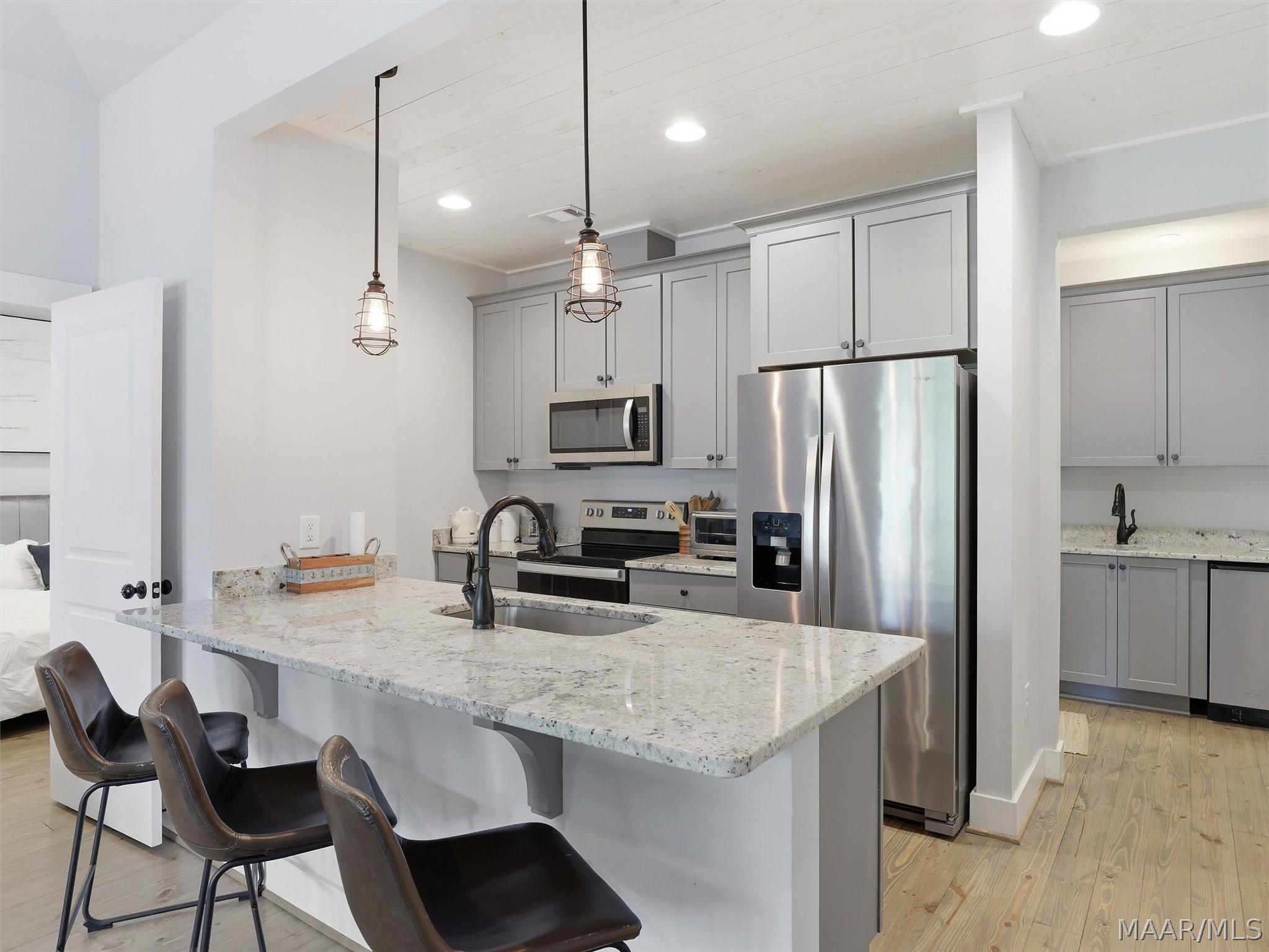 Image 4: Kitchen - Utensils, Etc Included