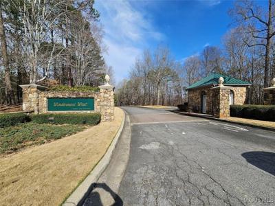 245 Windermere Parkway W