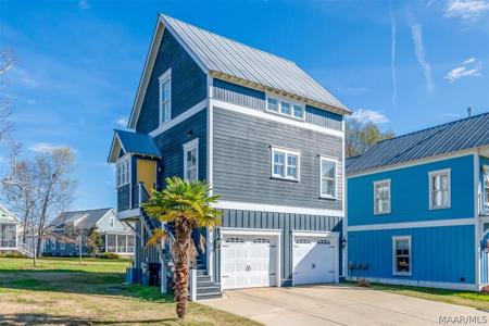 8 Carriage House Lane