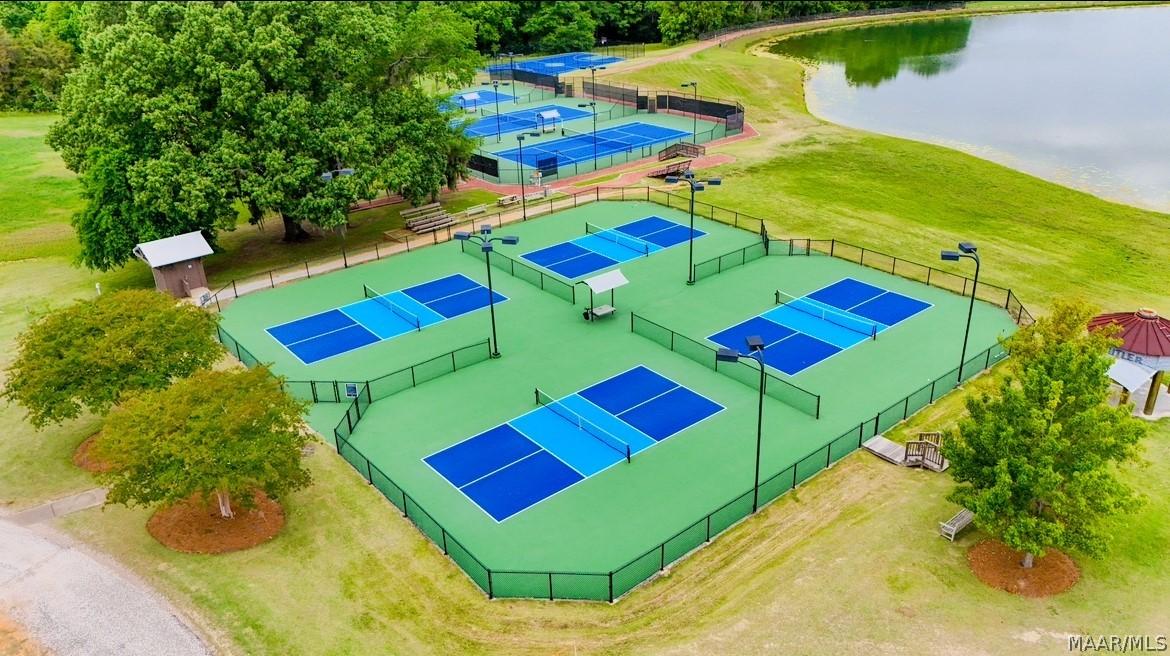 Image 4: Including state-of-the-art pickleball, tennis, and