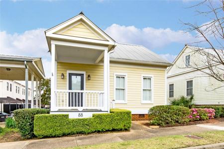 88 CHAPEL HILL Street
