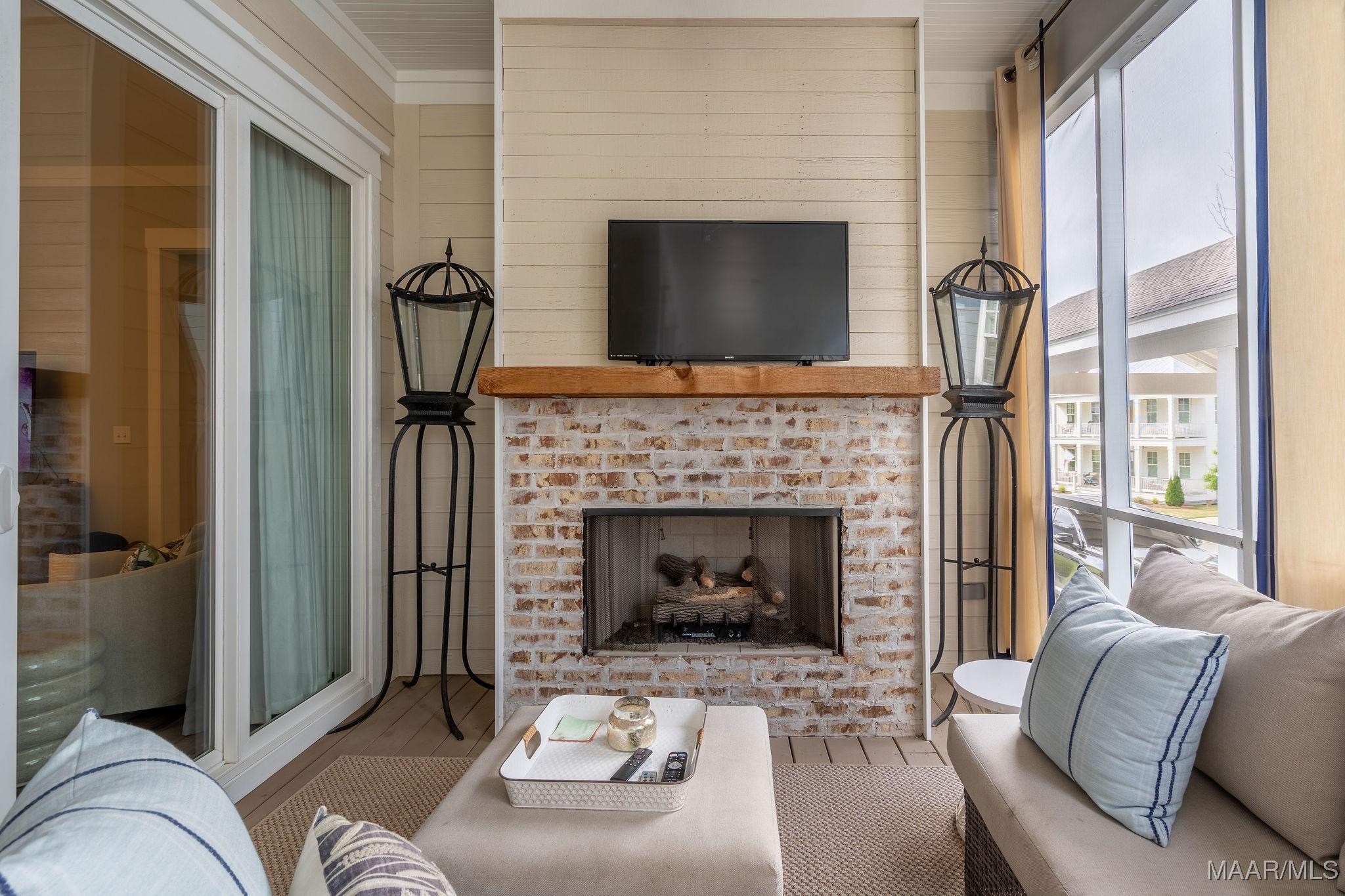 Image 1: Welcome home to 124 Hillbrook Drive!