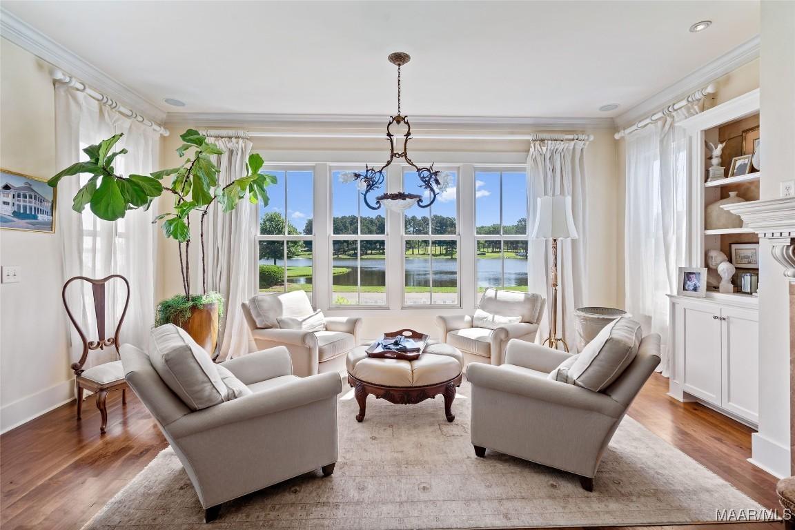 Image 3: First Floor Sitting Area