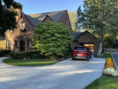 2221 Carroll