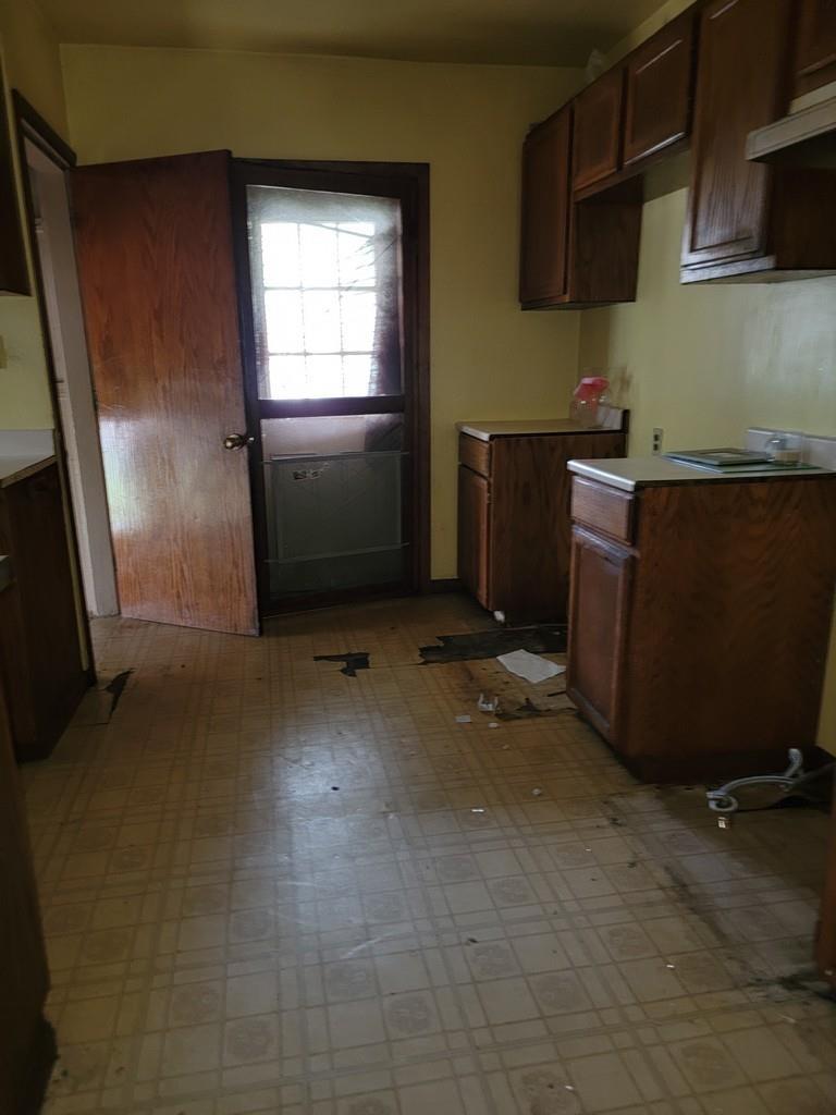 Image 2: kitchen