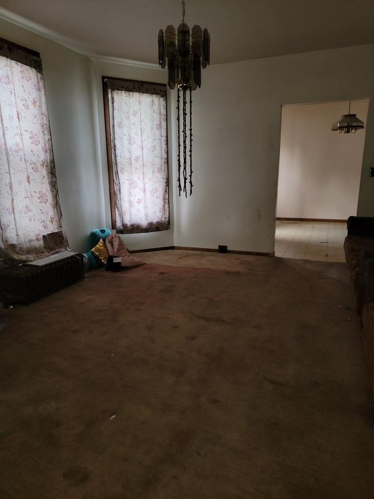 Image 3: Dining room