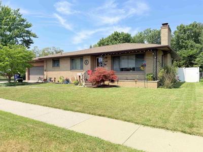 302 W Smith