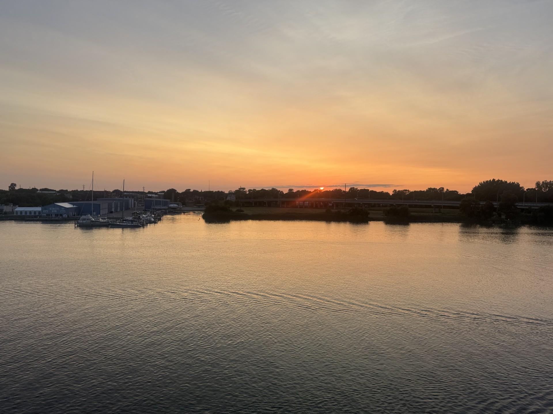 Image 1: Exceptional River Views.