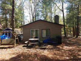 1049 Pineway