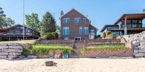 5828 Oak Pointe Dr.