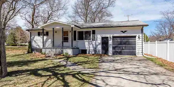 3376 Pine
