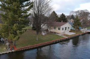 319 River Rd.