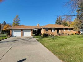 1227 N Wenona