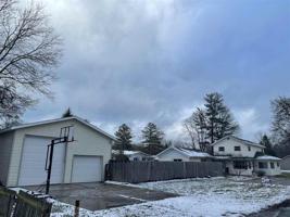 30 Spruce Ridge Dr