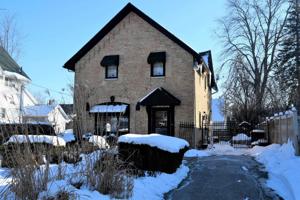 906 N Lincoln