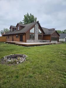 4576 Lake Superior Dr