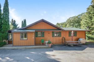 948 Foster Rd.