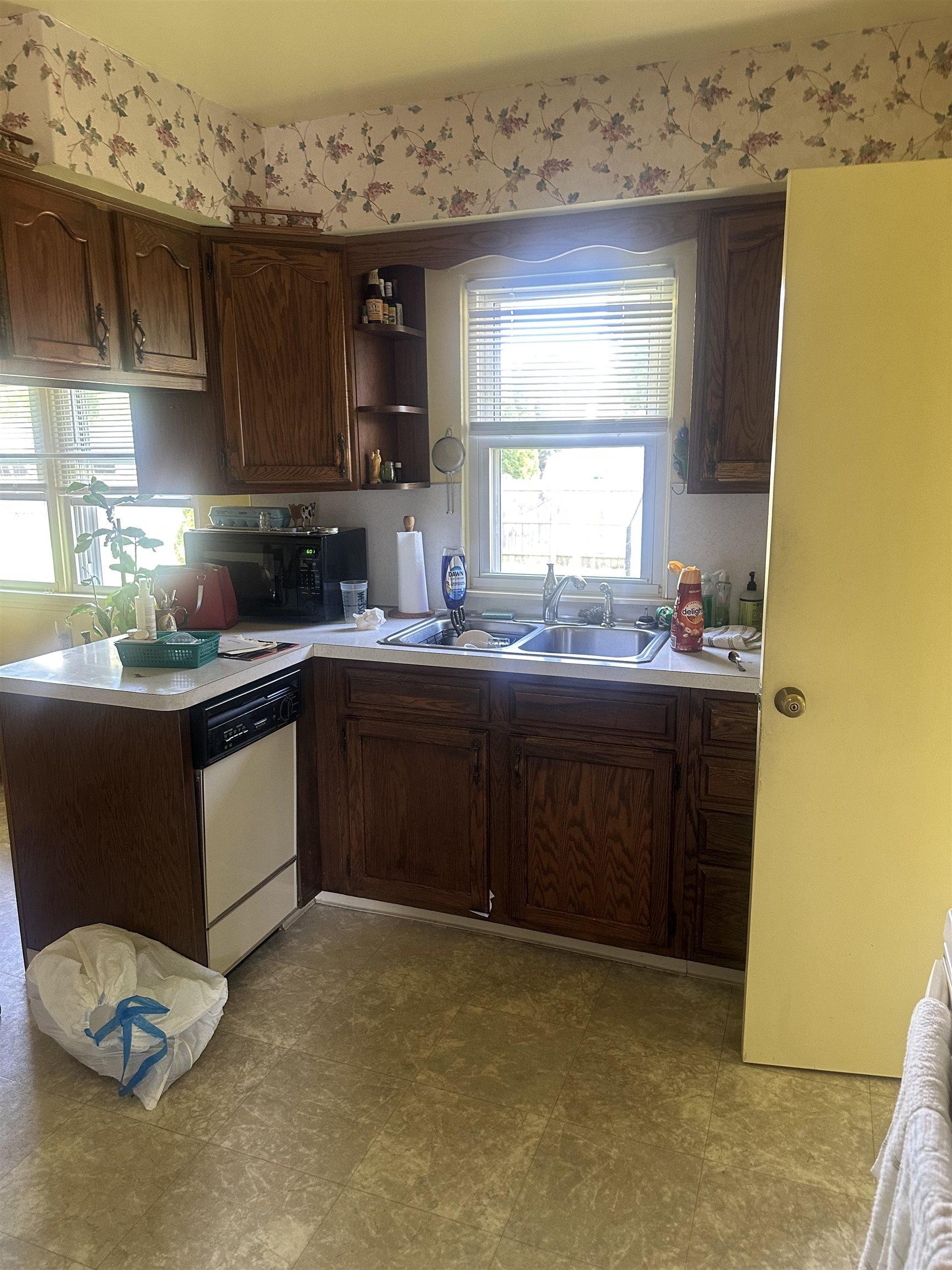 Image 3: Kitchen