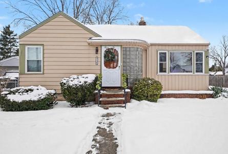 905 N Dewitt
