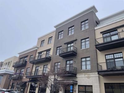 9 E Main  Unit 206