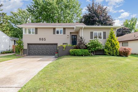 905 W Hart