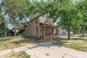 906 N Wenona