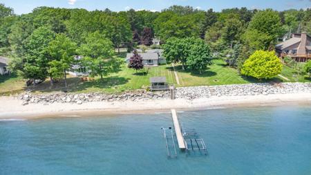 1353 S Bay