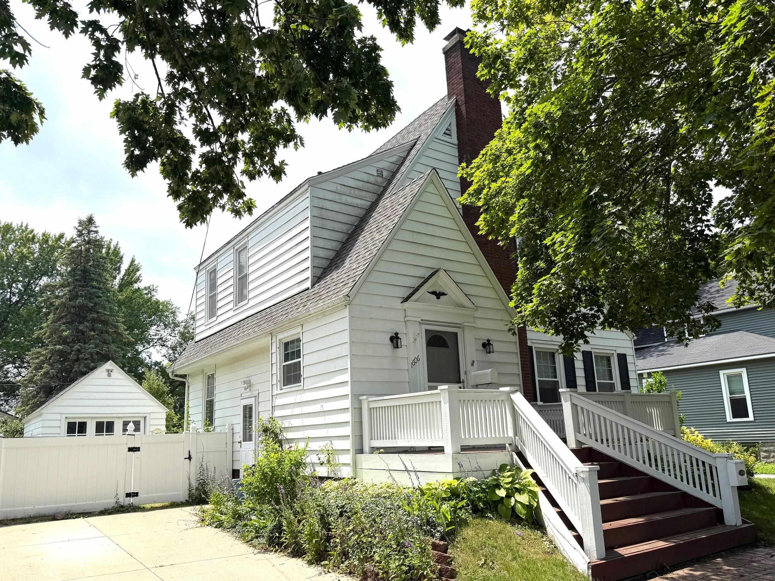 Image 0: 1606 PRAIRIE STREET