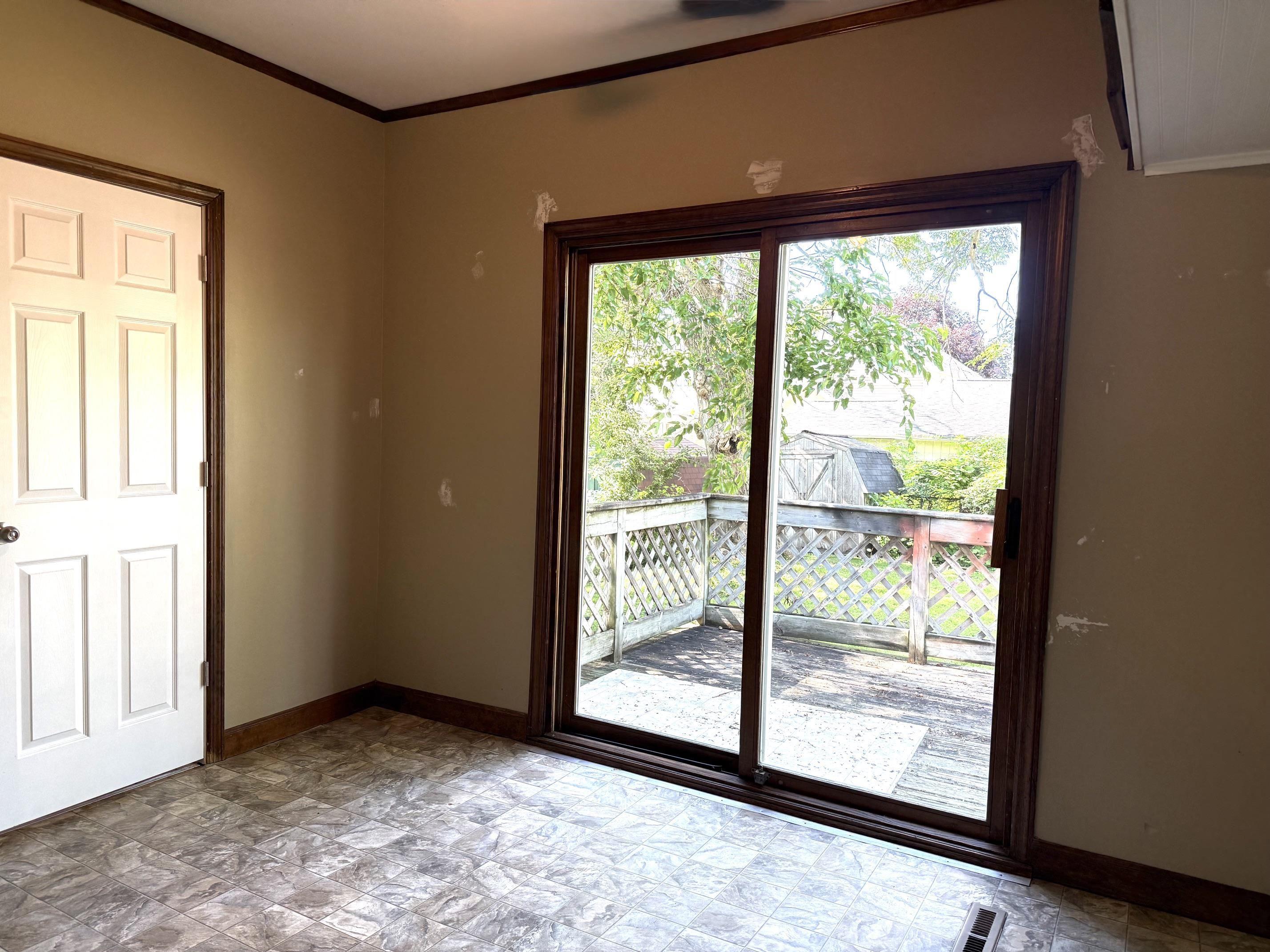 Image 3: DINING AREA