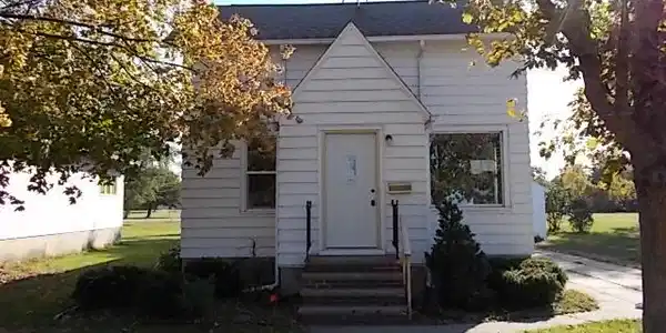 367 Center St S