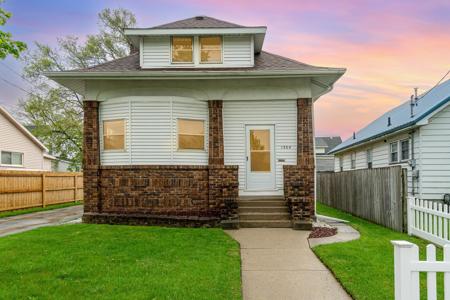 1504 Woodside