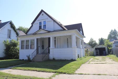 704 N Linn