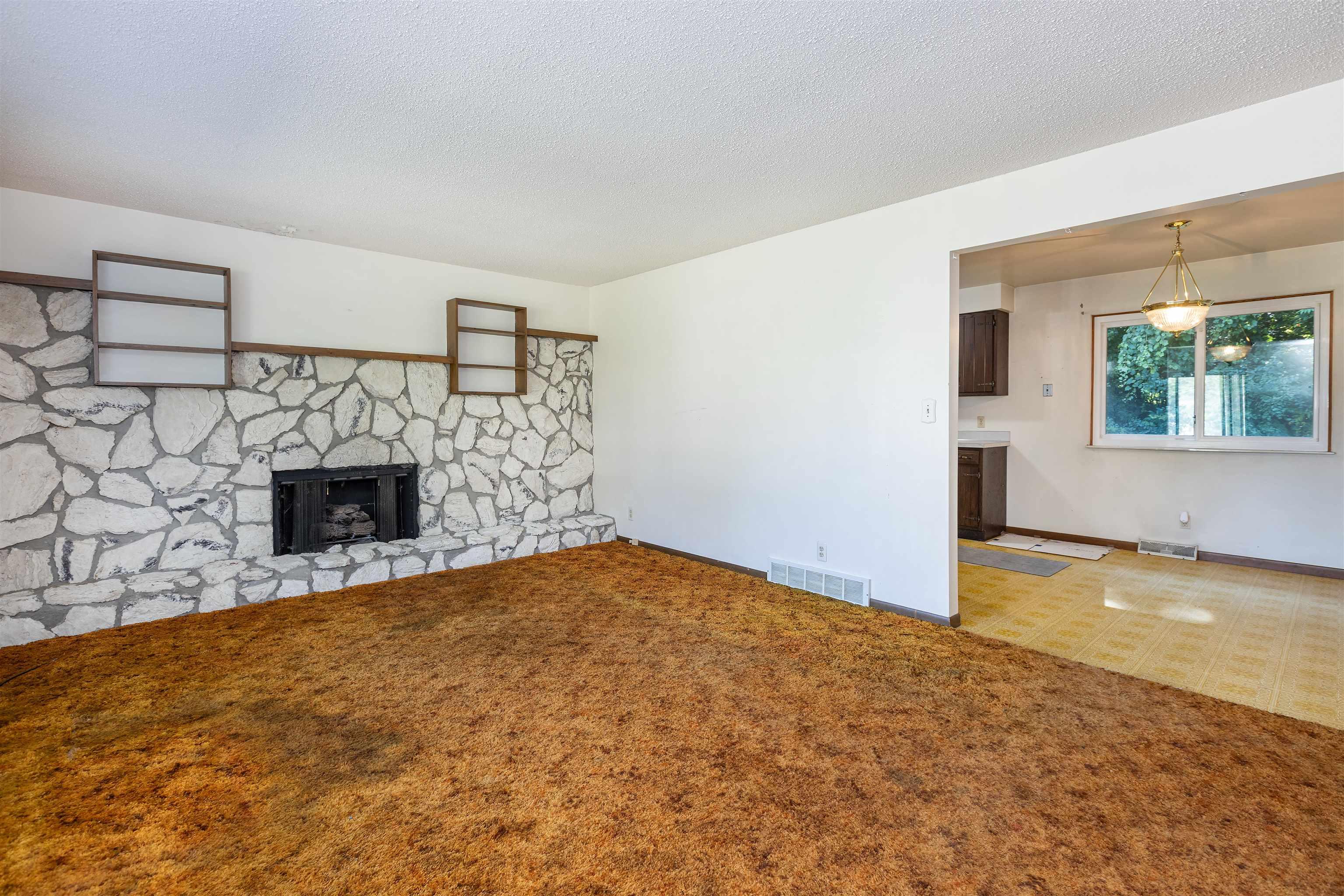 Image 3: Living Room