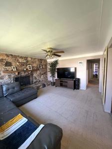 406 E Murphy