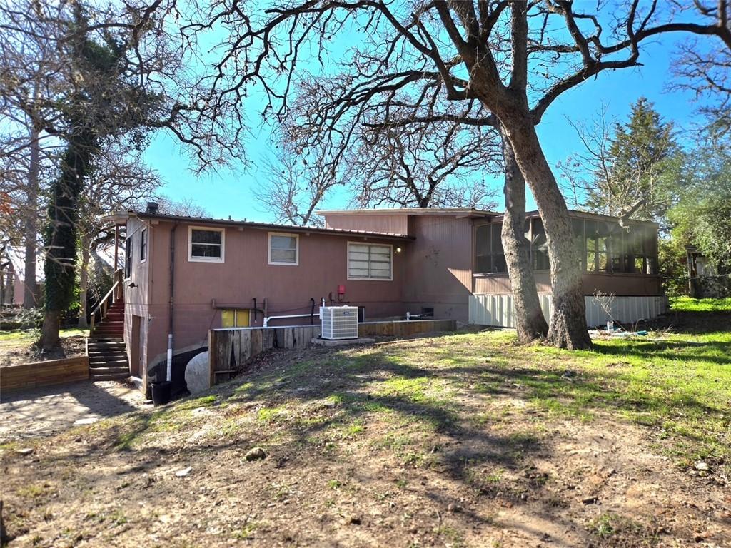 Image 4: Back of house and yard