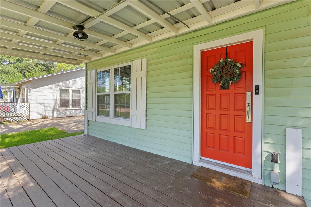 Image 4: View of exterior entry