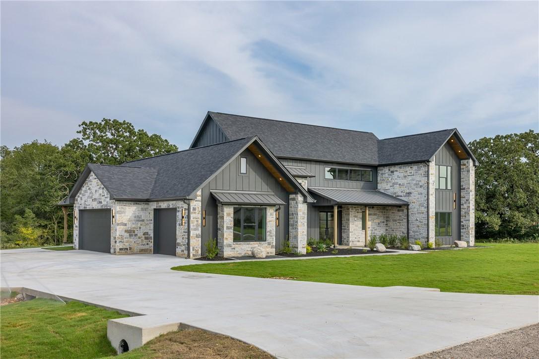 Image 2: 3-Car Garage w/ Oversized Driveway