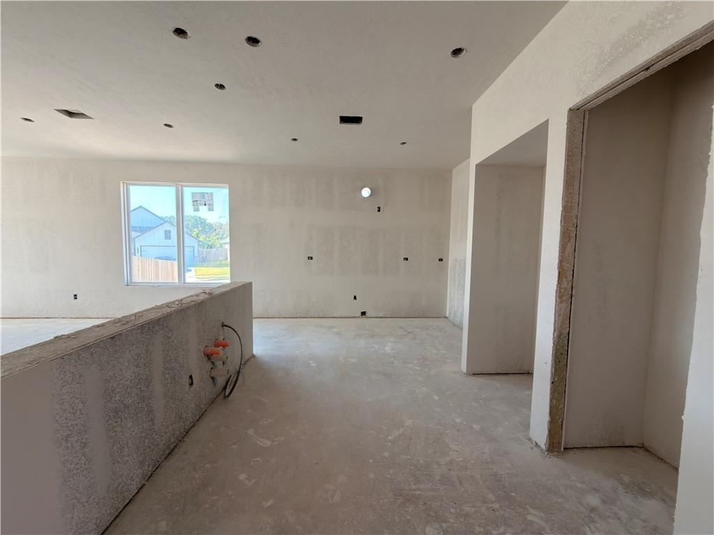 Image 4: View of empty room