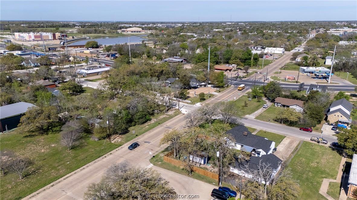 Image 2: 3 bed, 2 bath main home plus a 2
bed, 1 bath gara