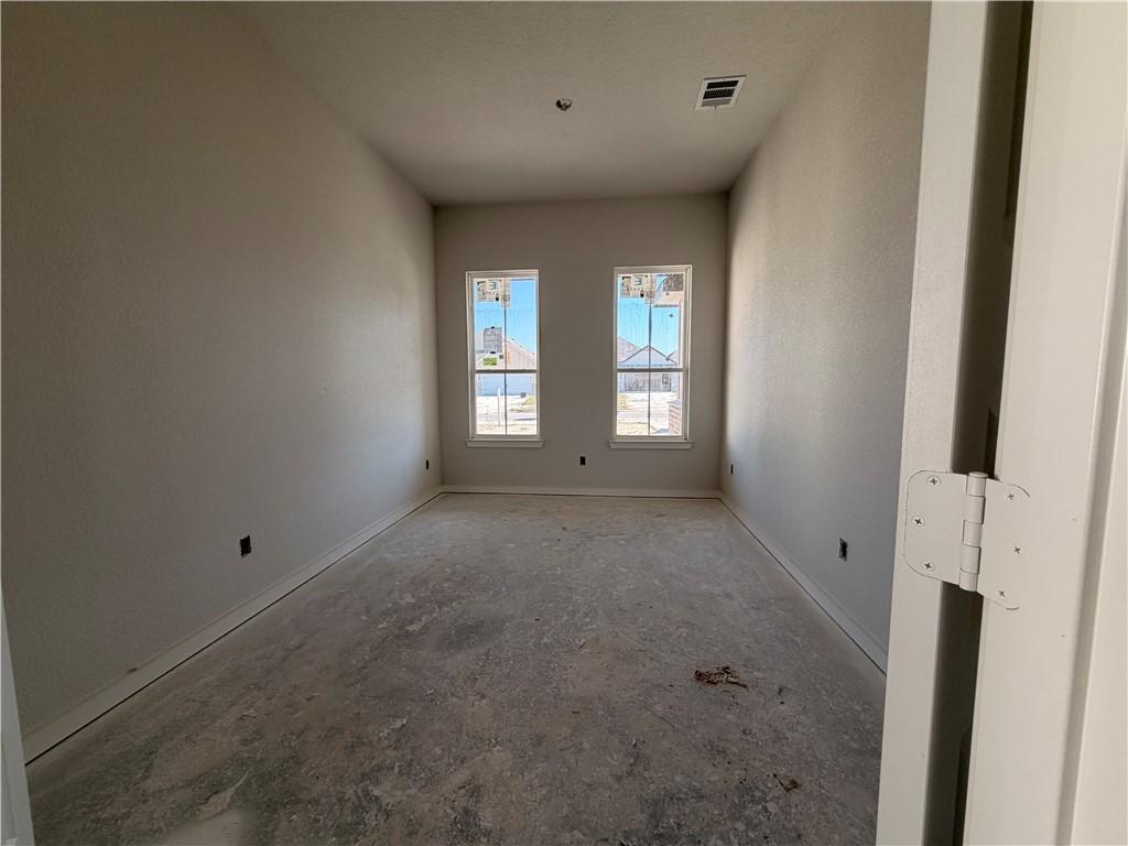 Image 4: Spare room with baseboards