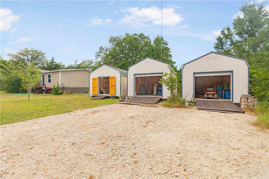 Image 2: 3 (20x14) storage sheeds