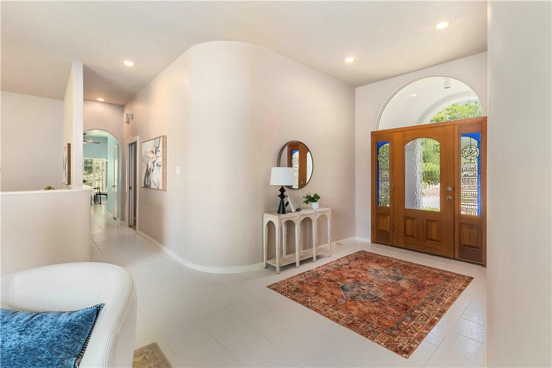 Image 4: Bright and cheerful foyer to welcome visitors