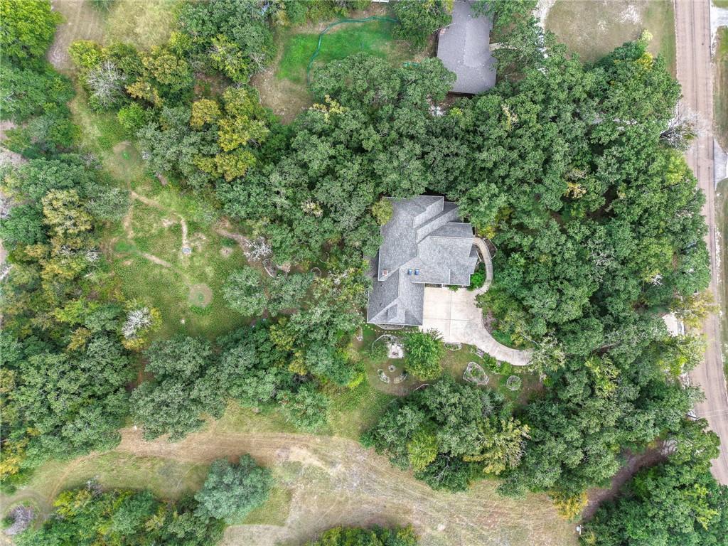 Image 2: Located on a very private 1.38 Acre lot surrounded