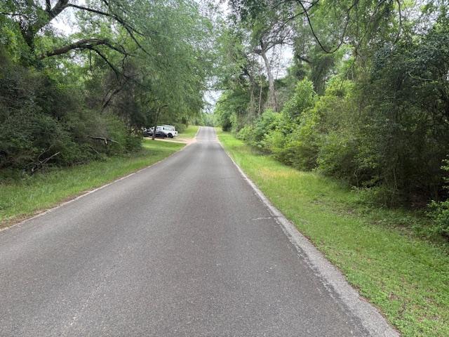 Image 3: nearest neighbor on same side of street as the lot