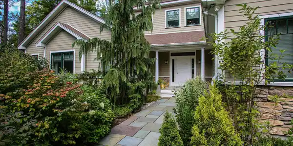 2 Brookside Ln