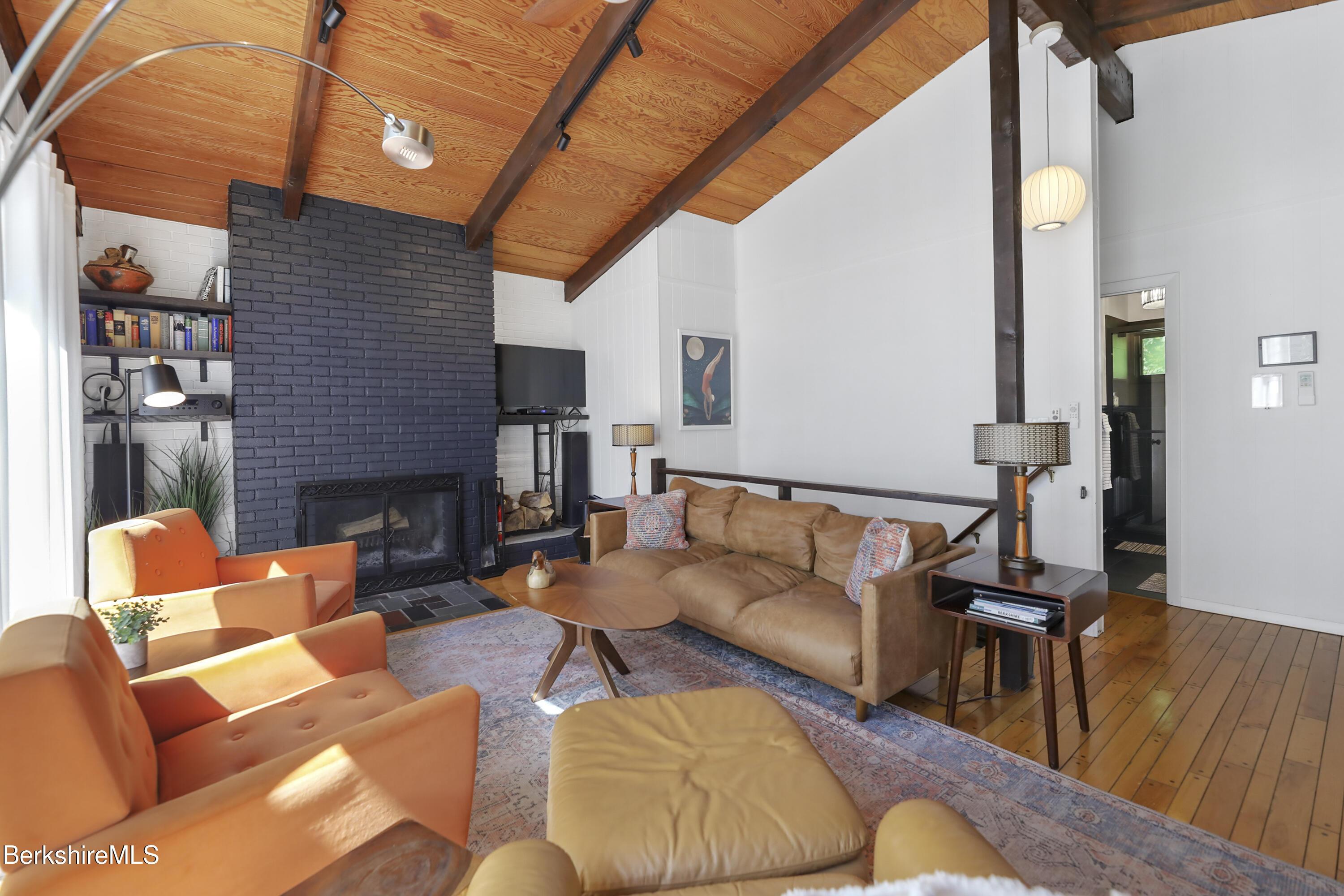 Image 4: 55 Living Room