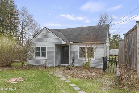9 Leslie Ave
