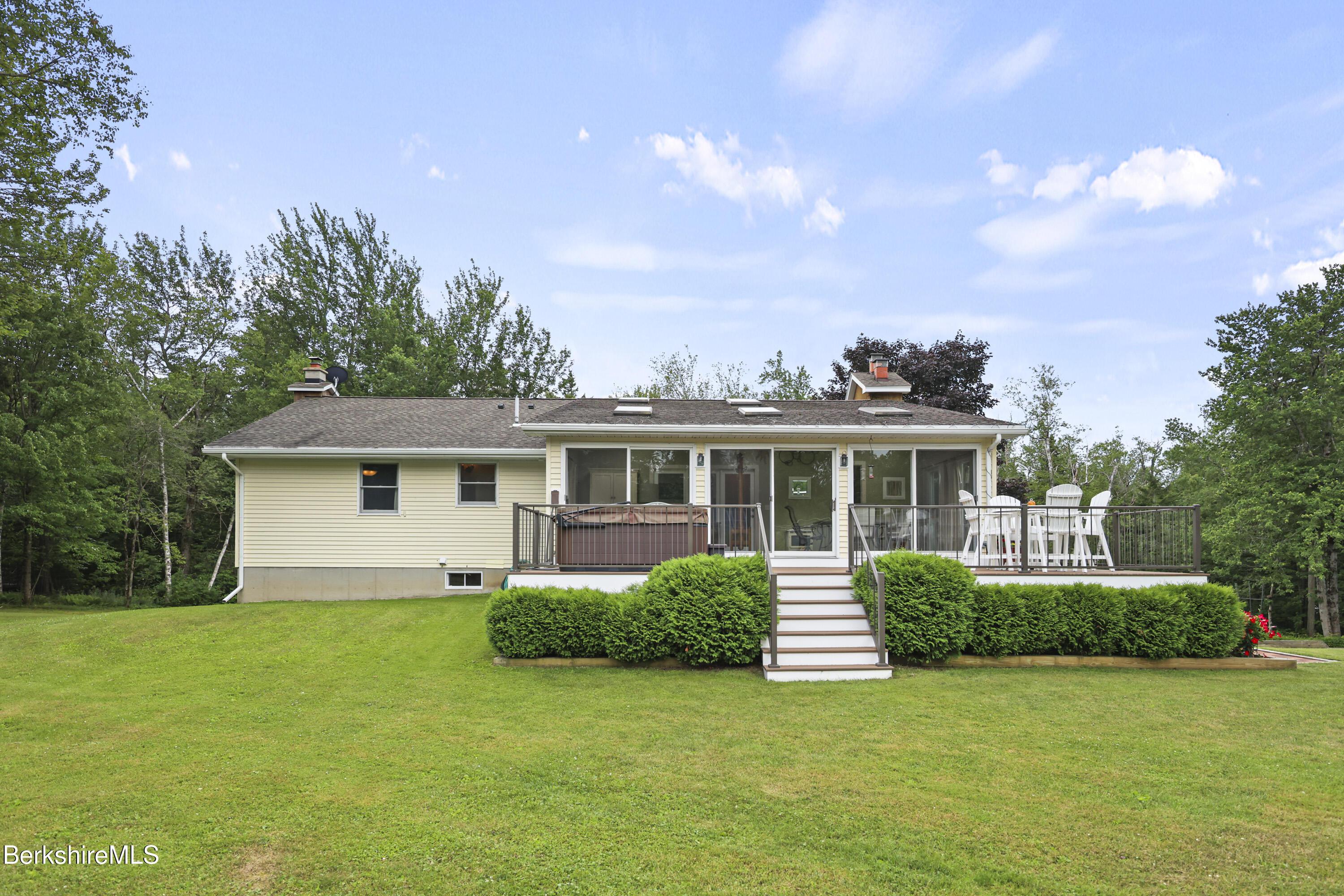 Image 4: 350 Exterior Back