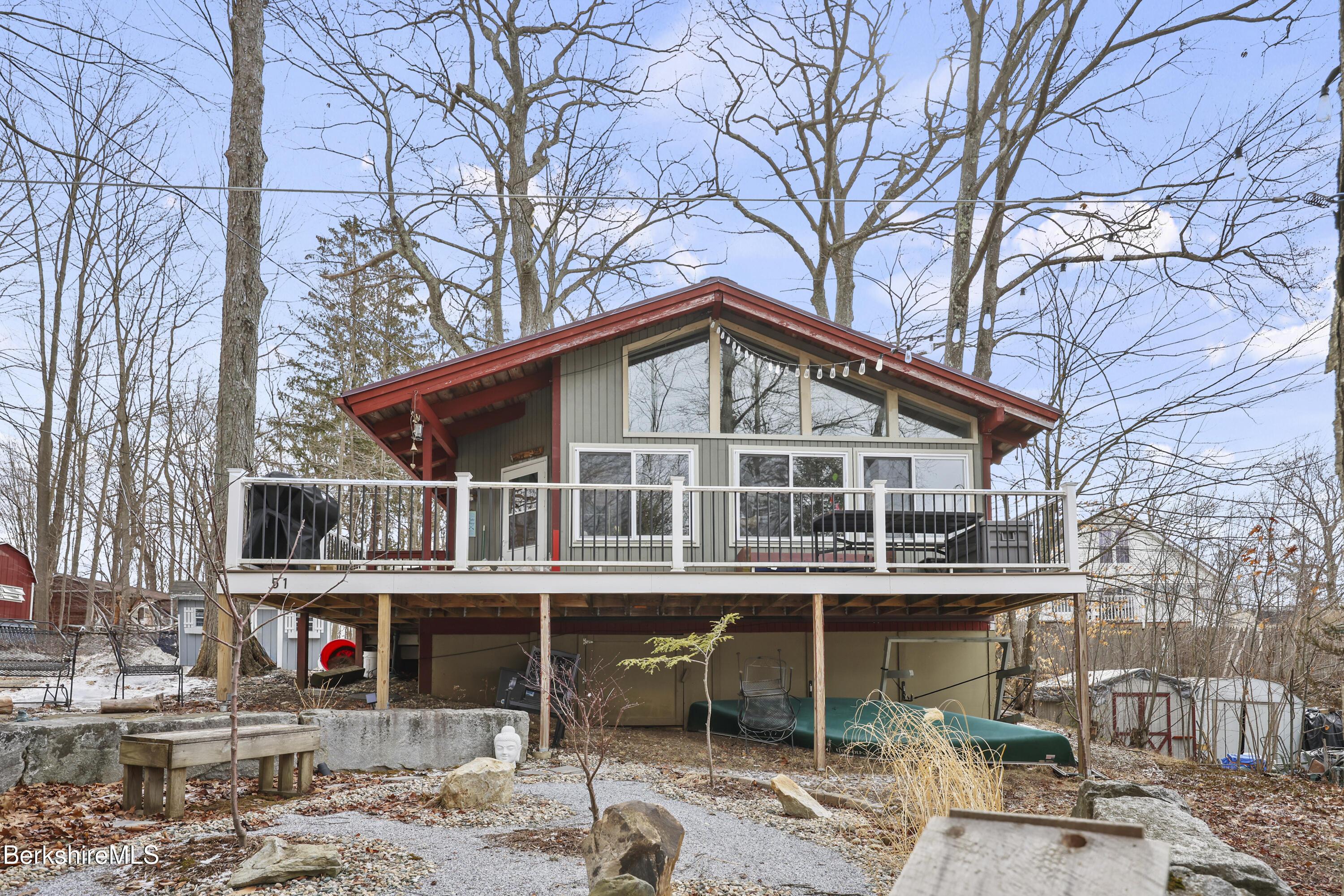 Image 1: Exterior Front